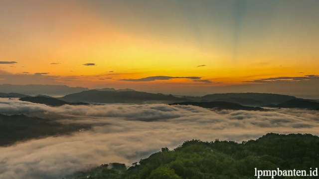 Menikmati Keindahan Sunrise dari Bukit Pranji Kebumen